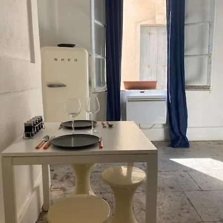 Appartement Grand F1 Centre Historique Ecusson 10min Comedie